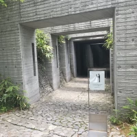 通路の中が新郎新婦フォトスポット