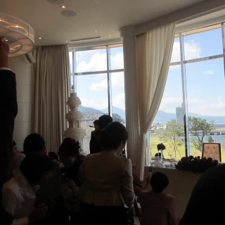 披露宴会場から見える海
