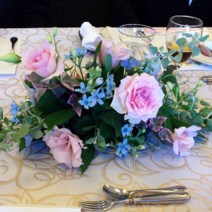 披露宴の時のテーブル装花。|400434さんの小さな結婚式 川崎チャペルの写真(227813)
