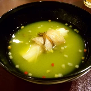うぐいす色の吸い物