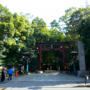 境内への入口、緑が多いです|401331さんの根津神社の写真(229469)