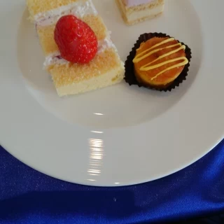 デザート盛り合わせ。どれも美味しかったです
