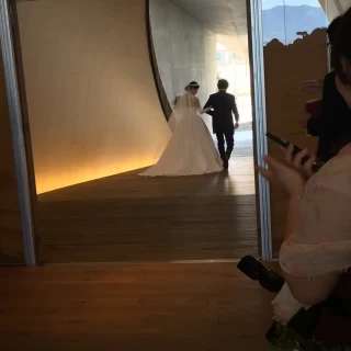 退場の時。すーっとヴァージロードが続いてて綺麗。