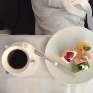 デザートブッフェのケーキも控室にて頂く事が出来ました