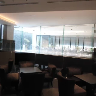 ガラス張りのチャペル。