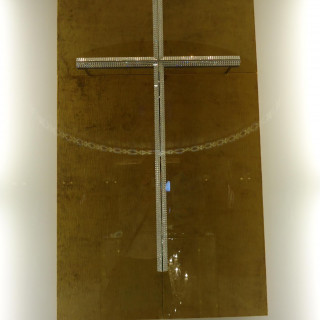 クリスタルの十字架。