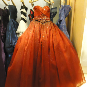 オレンジのドレス。お腹の切り替えがきれいです。|405975さんのホテルオークラ新潟の写真(249462)