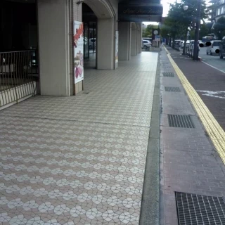 屋根付きの玄関