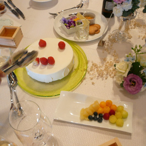 オリジナルケーキを作る演出がありました。各テーブルで新郎新婦|406993さんのベラビスタ スパ＆マリーナ尾道の写真(407735)