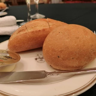 パンは至ってふつうのもの