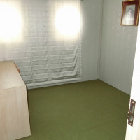 新郎新婦の控室用に同じような間取りの部屋が2個あります。