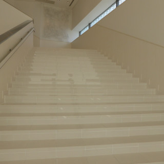 雨の日用の室内大階段