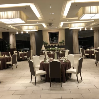 シャンデリアが素敵な会場でした。