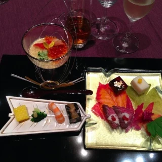 目にも舌にも繊細で美味しいお料理でした。