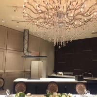 会場内にミニキッチンがあり、お料理をサーブしてもらえます。
