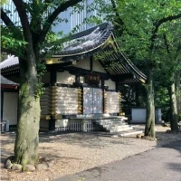 敷地の中に、宝物殿がありました。