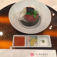 人気の牛フィレは絶品でした。ソースも美味しかったです。