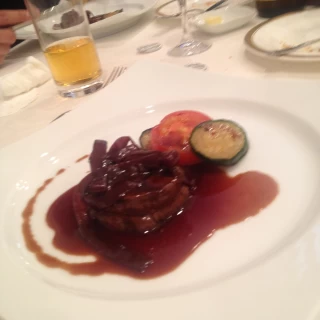 コースの一部、メインのお肉料理です。