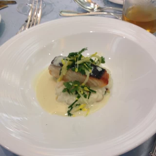 コースの魚料理