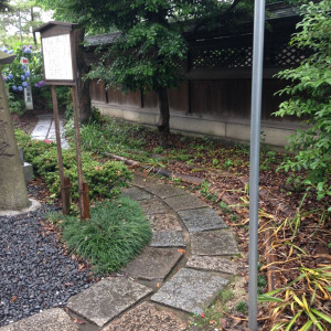 神前式の会場のお庭風景2|411032さんの小倉城内 八坂神社の写真(258824)