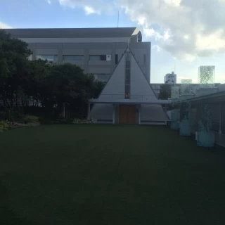 屋上に独立型チャペルとグリーンがあり、自由な演出が可能