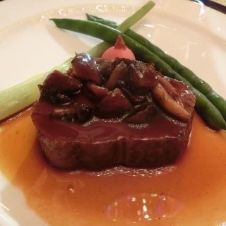 お肉料理です。おいしかったです♡