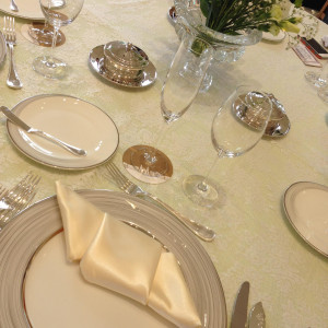 食事のテーブル、白・ゴールド基調でゴージャスな雰囲気|413051さんのベルヴィ盛岡の写真(337713)