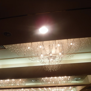 天井のシャンデリアは総額一億円以上だそうです。|413100さんのホテル白萩の写真(280659)