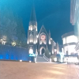 ボヤけましたが、夜の教会です