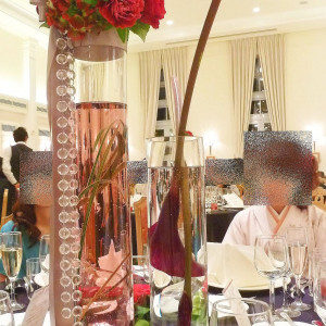 テーブルの上の大きな生け花|414641さんのアーククラブ迎賓館(金沢)の写真(275329)
