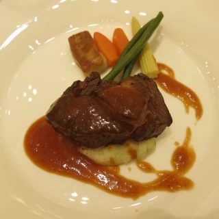 メインのお肉料理　フォアグラが絶品でした！