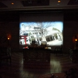 スライド・DVDショーは新郎新婦席の背後|416768さんの冠稲荷神社 宮の森迎賓館 ティアラグリーンパレスの写真(281131)