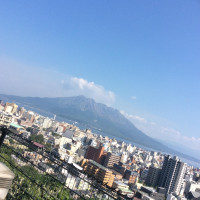 テラスから望む桜島と鹿児島市街地