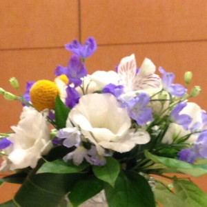 テーブルの上のお花です。背の高いところにお花がありました。|418475さんのグランドニッコー淡路の写真(369901)