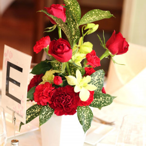 テーブルの真っ赤なバラ|418667さんのクルーズクルーズTHE GINZAの写真(353399)