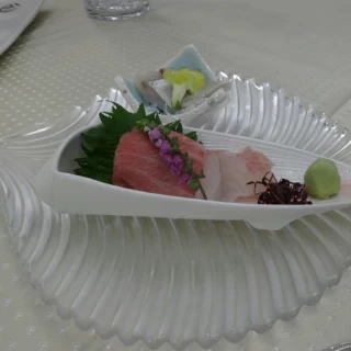 御造りは盛り付けが涼やかです