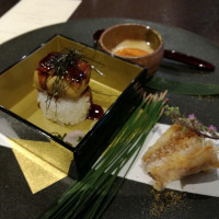 名物のフォアグラ寿司(試食)