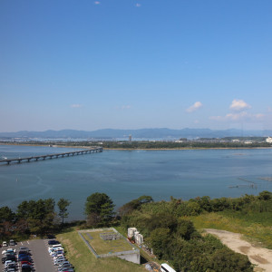 披露宴会場から、浜名湖上を走る高速道路が見えます。眺め良い。|419585さんのTHE HAMANAKO (旧浜名湖ロイヤルホテル）の写真(297368)