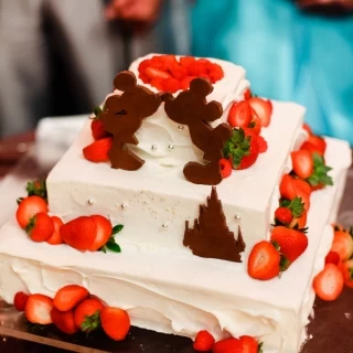 自分たちでデザインを考えたウェディングケーキ