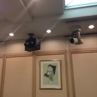 宴会場のスピーカーと照明