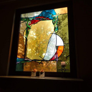 バージンロードの前の待機室のステンドグラス|420388さんのヴィラ・デ・マリアージュ 宇都宮の写真(297962)