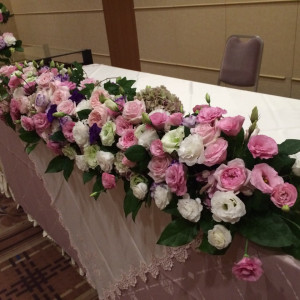 メインテーブルの装花|420873さんのホテルグランテラス帯広 (旧 帯広東急イン)の写真(299985)