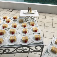 ウエディングケーキ。ガーデンに並べてありました