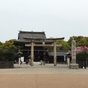 神社鳥居前|422194さんの真清田神社 参集殿の写真(391922)