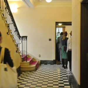 華やかな印象の廊下|422271さんの山手西洋館 ベーリックホール(チアーズブライダルプロデュース)の写真(302904)