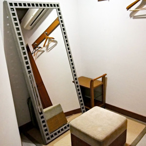 新郎新婦の控室には大きな鏡|423633さんのRiver Suite OSAKA（リバースイート大阪）（ウエディング取扱終了）の写真(304679)