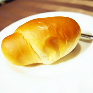 とてもやわらかいパン。程よく甘く、ソースによく合う。|423633さんの菜美らの写真(309327)