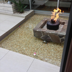 ガーデンの泉には炎のオブジェ|425283さんのGRANADA SUITE 福岡(グラナダスィート福岡)（営業終了）の写真(310576)