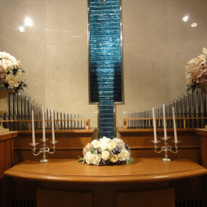 チャペル内祭壇|425615さんの大阪新阪急ホテル（ウエディング取扱終了）の写真(311943)