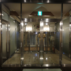 チャペル入口|425615さんの大阪新阪急ホテル（ウエディング取扱終了）の写真(311942)